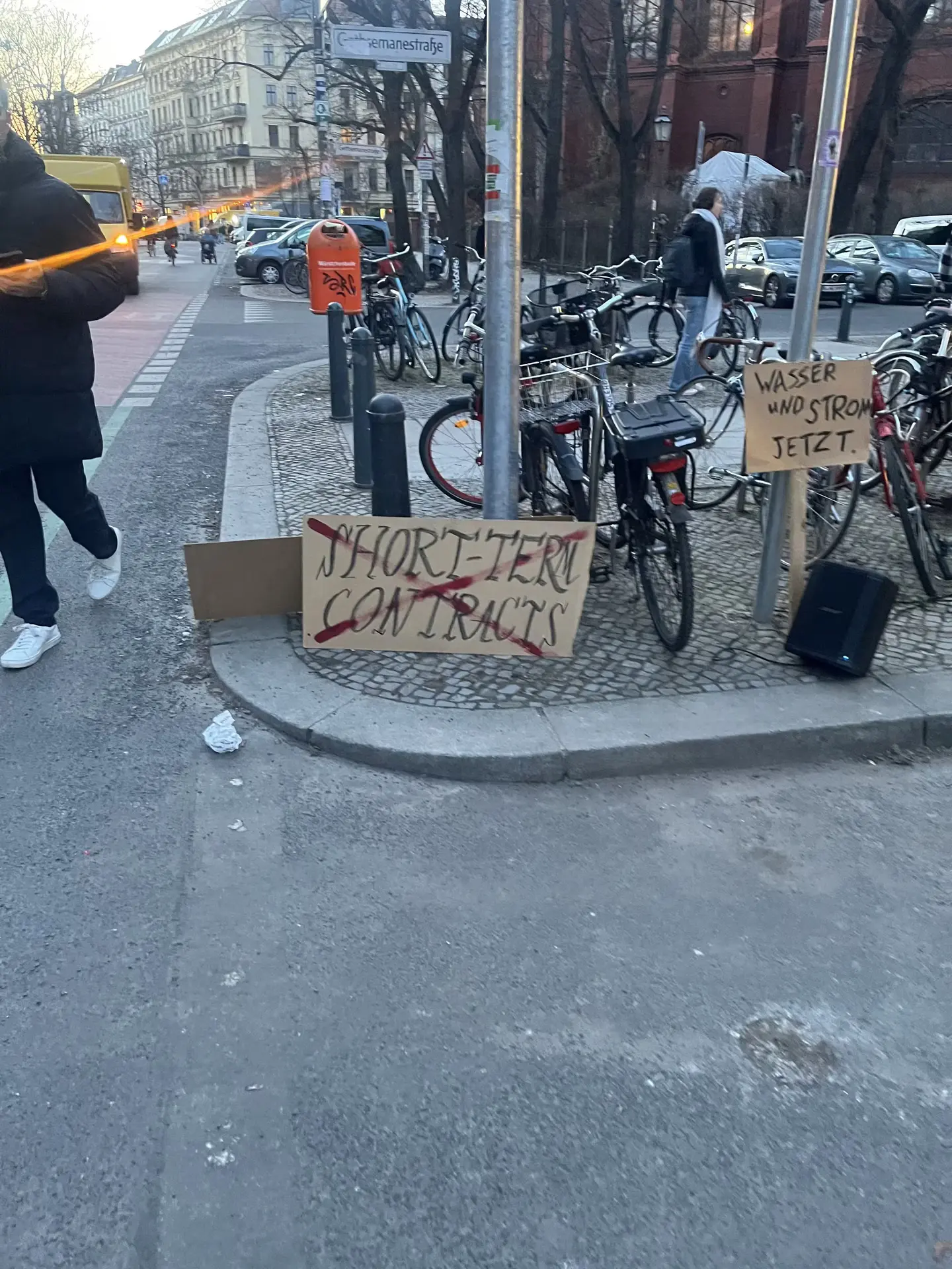 Shorterm contracts is one of the issues of our house, the neighbourhood and the city.